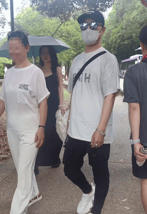 汪峰与森林北两家人同游日本<strong></p>
<p>稳定币</strong>，包括与章子怡所生的一对儿女，氛围相处融洽