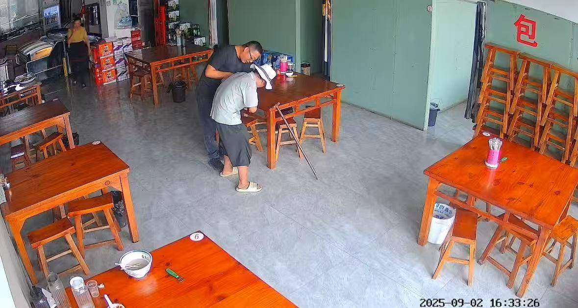 店门口大爷竹筐卖不动<strong></p>
<p>波音股票</strong>，河南周口面馆老板暖心发视频帮卖，网友隔空下单：我出钱你送人