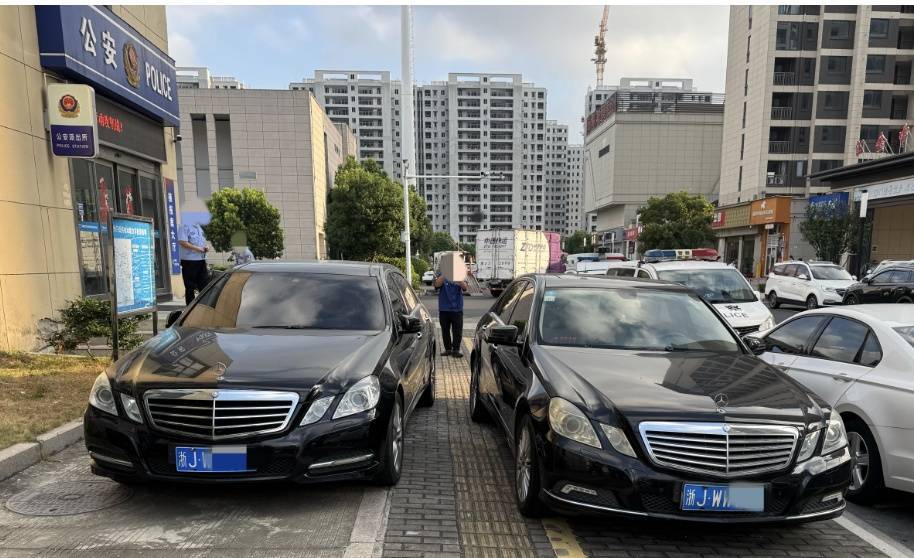 浙江街头惊现两辆“一模一样”的车！民警一查<strong></p>
<p>波音股票</strong>，不简单，当场扣车