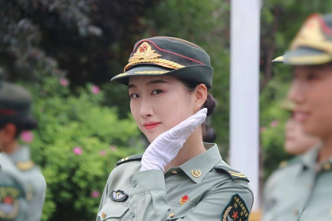 英姿飒爽！四川高校大四女生<strong></p>
<p>选股票</strong>，亮相九三阅兵方队