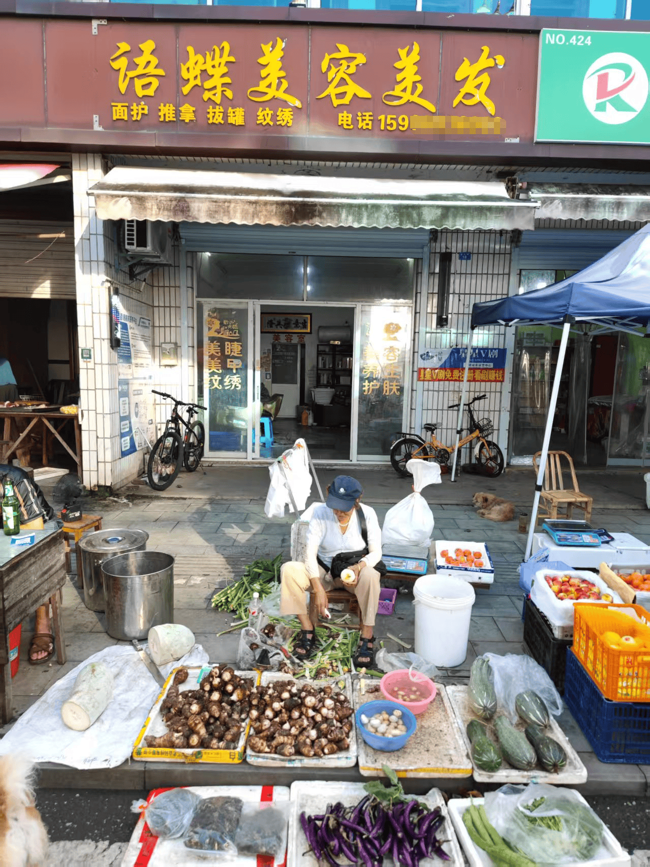 浙江一店主允许大妈门口摆摊<strong></p>
<p>好当家股票</strong>，时常被大妈“投喂”蔬果：每次收摊时，都打扫得干干净净