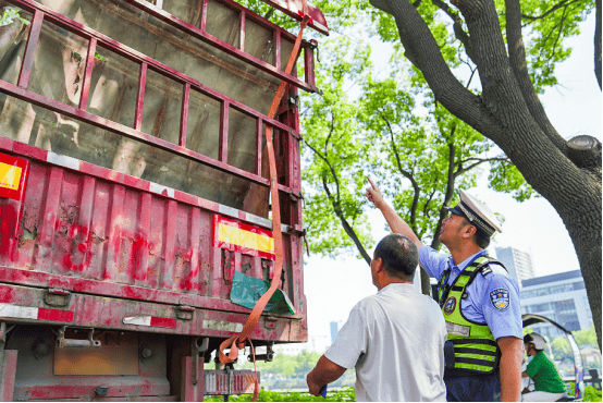 全域发力<strong></p>
<p>川大智胜股票</strong>！无锡公安开展安全生产大排查大整治