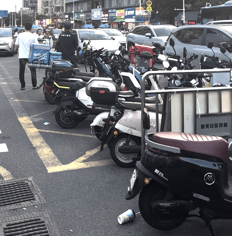 深圳一医院门口被指“举步维艰”<strong></p>
<p>雷柏科技股票</strong>！整治后记者实探:仍很堵
