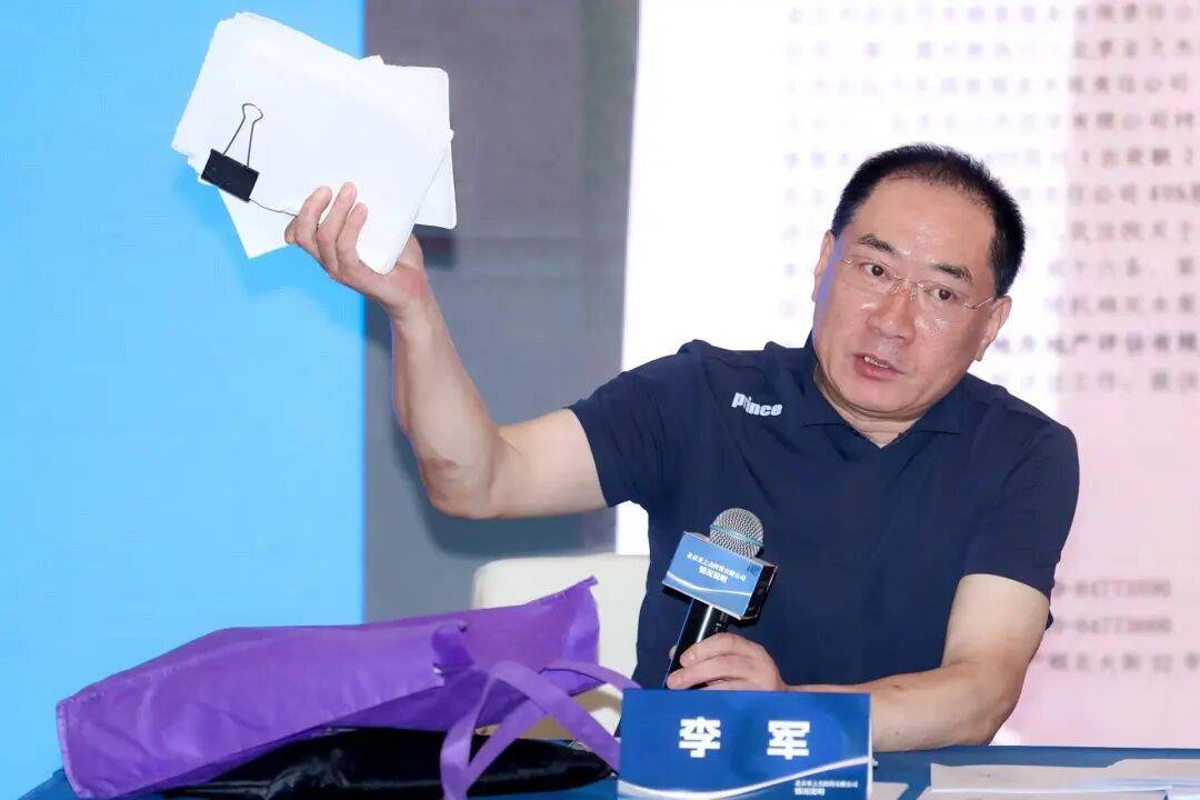 知名女歌手被前夫举报<strong></p>
<p>柳工股票</strong>，本人发文：“愿男人多些担当”
