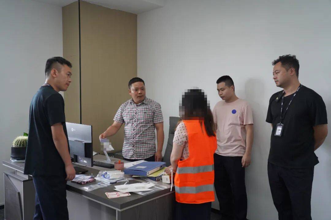 “大师”<strong></p>
<p>安阳钢铁股票</strong>，你算到自己今天被抓了吗？