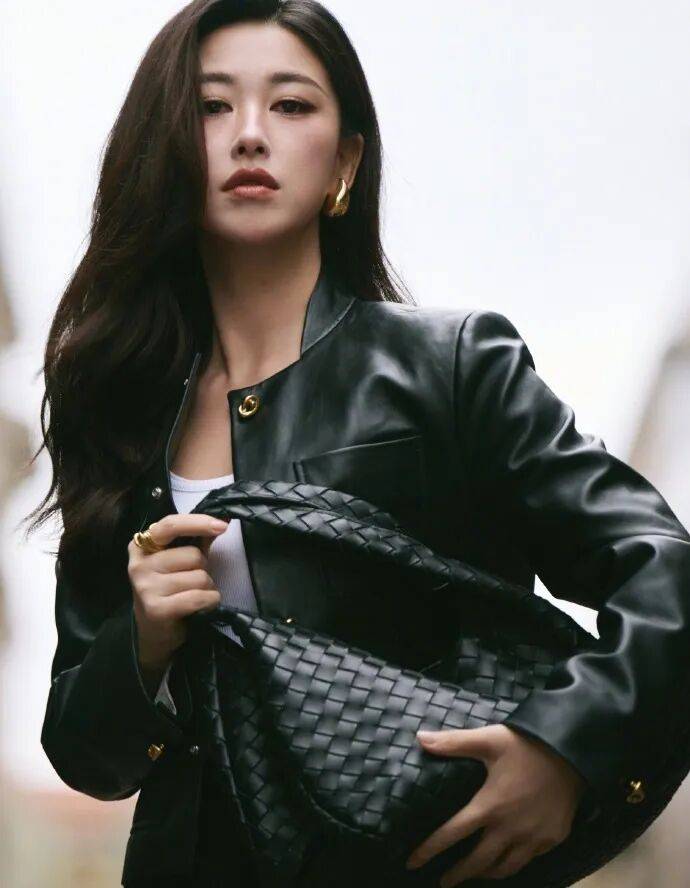 时装周上的女明星<strong></p>
<p>安阳钢铁股票</strong>，秋冬氛围感一键封顶！