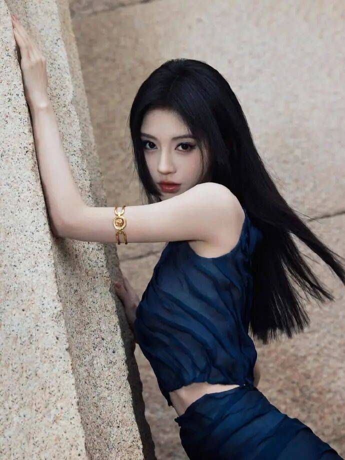 时装周上的女明星<strong></p>
<p>安阳钢铁股票</strong>，秋冬氛围感一键封顶！