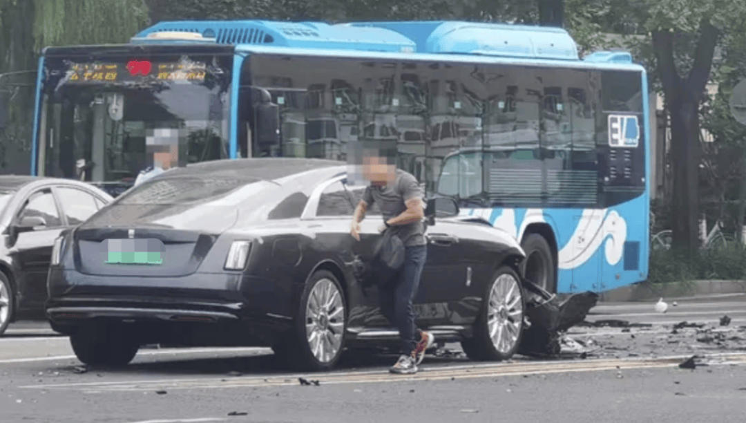 “劳斯莱斯逆行车祸”事件白车家属发声：“丈夫多处骨折！往后日子不知道怎么过”<strong></p>
<p>上工申贝股票</strong>，陈震深夜再道歉，并回应“我方律师会全力配合”