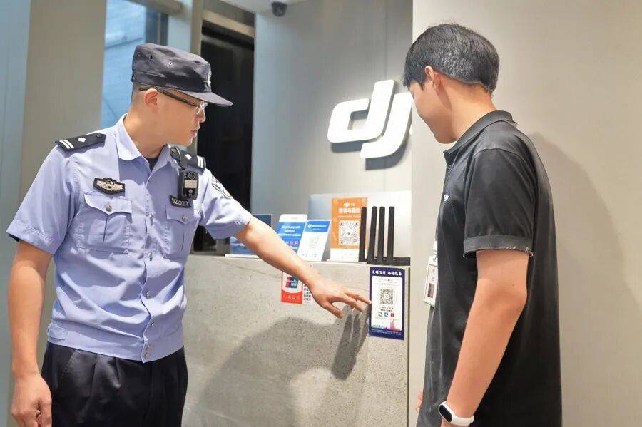 突然群发<strong></p>
<p>荣盛发展股票</strong>！大批上海市民收到警方短信！全市爆火网红已被锁定...有爸爸因孩子违规被罚款