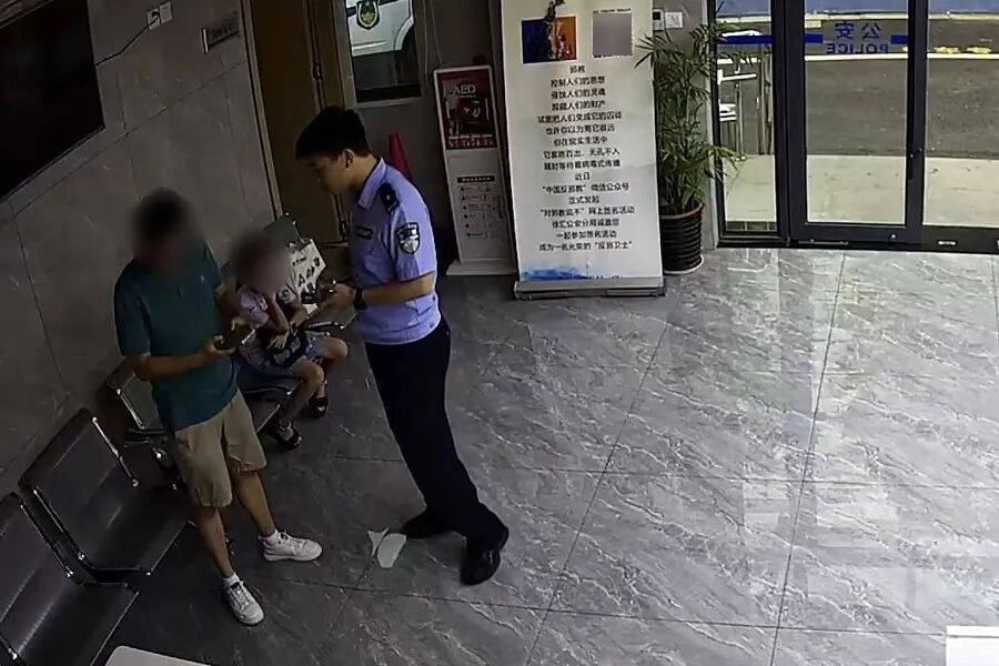 突然群发<strong></p>
<p>荣盛发展股票</strong>！大批上海市民收到警方短信！全市爆火网红已被锁定...有爸爸因孩子违规被罚款