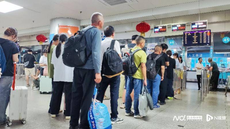 广州客运模式悄然转型：地铁口上车<strong></p>
<p>荣盛发展股票</strong>，“客运站+停靠点”结合