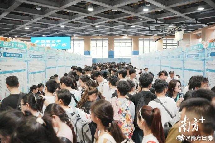 多地考编打破35岁门槛<strong></p>
<p>广联达股票</strong>，本科放宽至38周岁及以下
