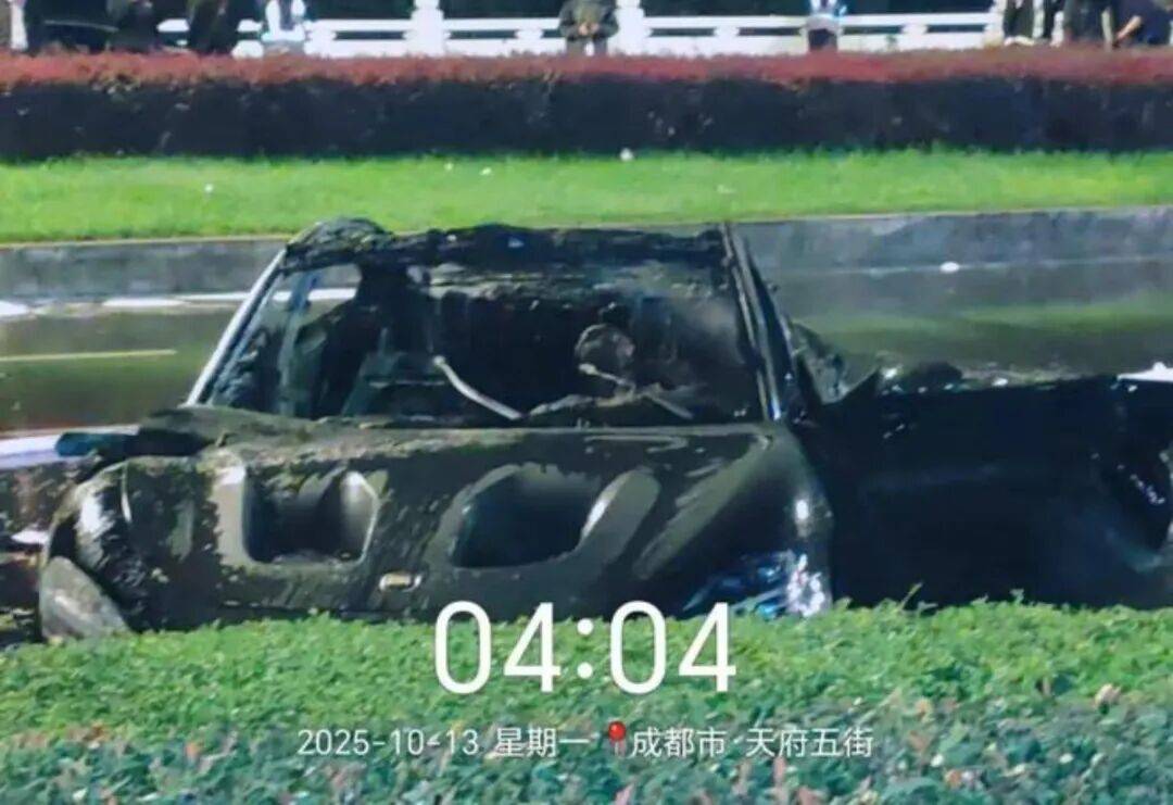 一辆SU7碰撞后爆燃<strong></p>
<p>海南发展股票</strong>，多人救援未果！小米股价重挫近8%！