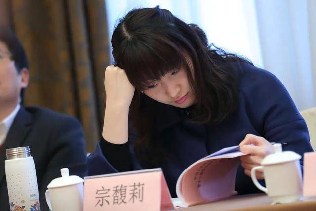 接班后<strong></p>
<p>海南发展股票</strong>，宗馥莉做错了什么？