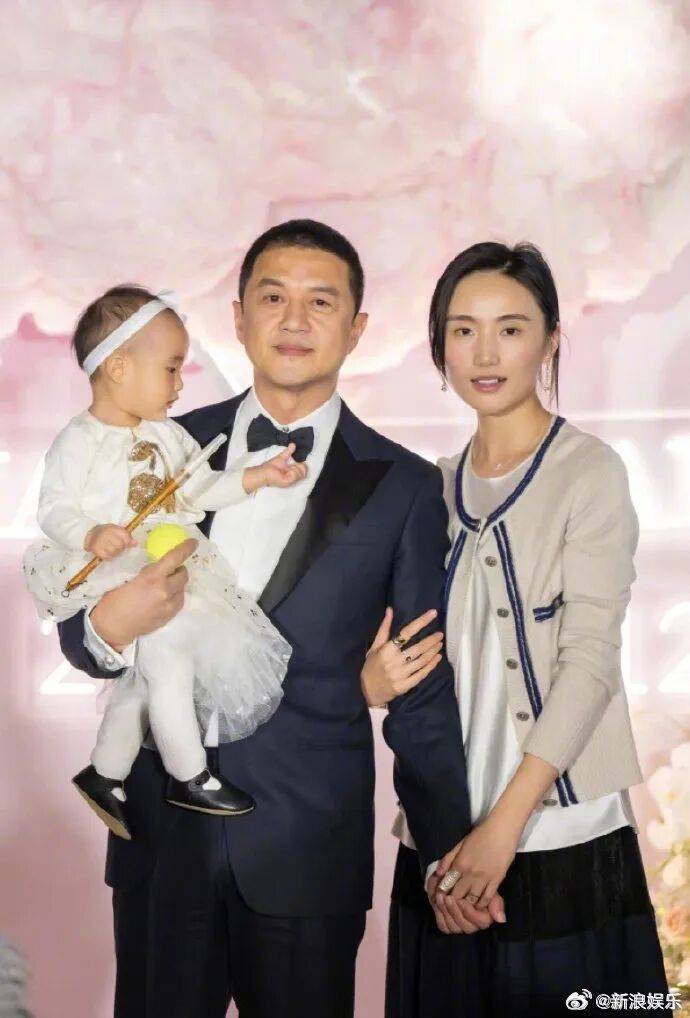 李亚鹏官宣与海哈金喜离婚：已经办理了离婚手续<strong></p>
<p>华英农业股票</strong>，孩子跟随母亲生活，由双方抚养