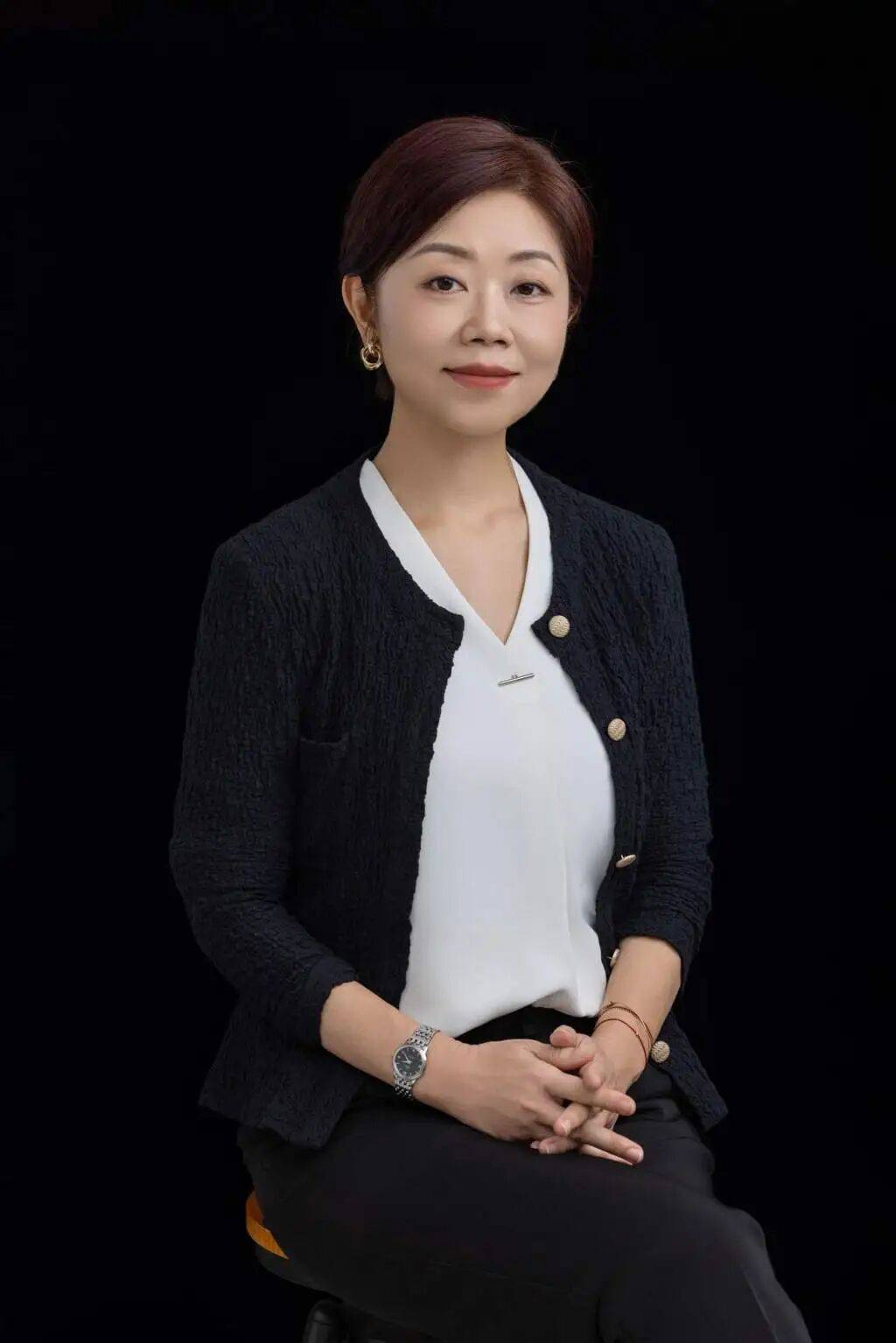 大使蒋小燕<strong></p>
<p>亨通光电股票</strong>，正式赴任