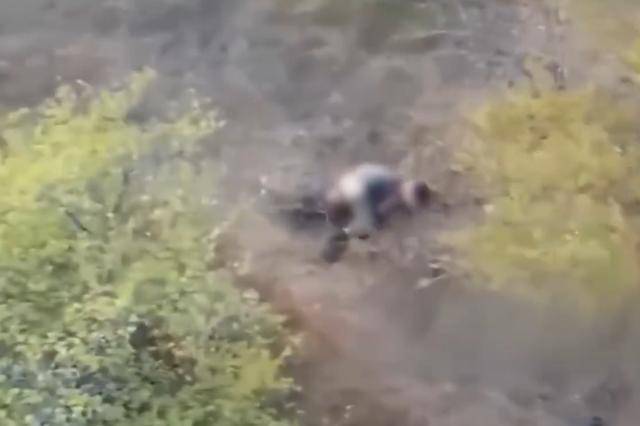 俄无人机救下一名正遭乌军性侵女子<strong></p>
<p>步步高股票</strong>，顾不上提裤子拔腿就逃，随后被击中