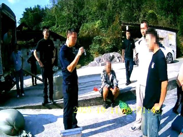 100斤玉米上秤秒变60斤?贵州一村民遭“鬼秤”骗粮!民警出手<strong></p>
<p>步步高股票</strong>,5人被拘