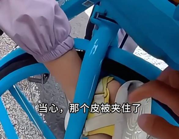 看着都疼<strong></p>
<p>步步高股票</strong>！上海街头一男子突然求助：10岁女儿被死死卡住！这个行为太危险→