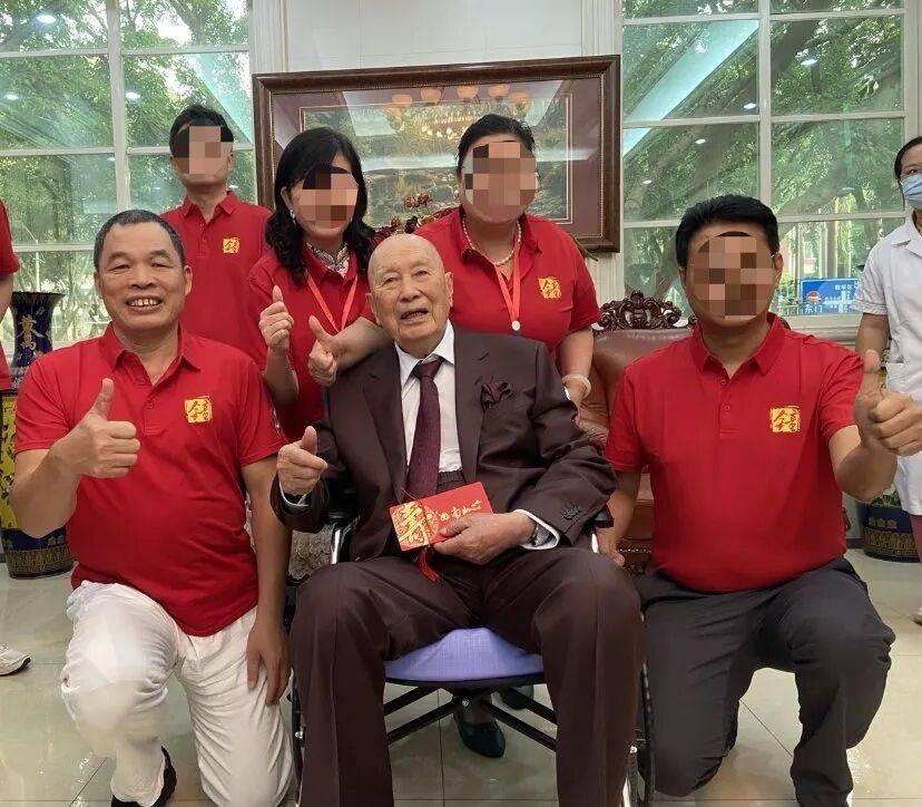 百岁院士声明“蹭合影”背后:双方交涉长达一年<strong></p>
<p>步步高股票</strong>,均称付诸法律