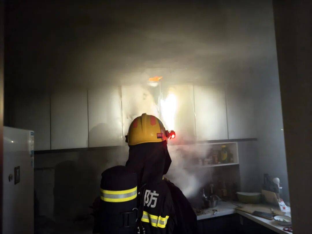 以案为鉴 | 家中起火前<strong></p>
<p>步步高股票</strong>,他们都曾接到一通电话……