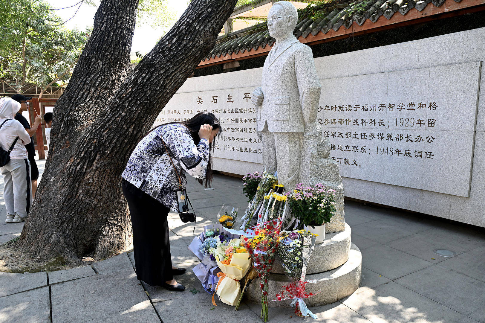 《沉默的荣耀》联合出品人：<strong></p>
<p>国泰君安股票</strong>我们最终选择向真实深深鞠躬