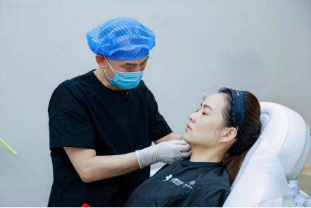 重磅官宣<strong></p>
<p>国泰君安股票</strong>！郭俊龙院长认证Dr.U博士医美皮肤科学科带头人