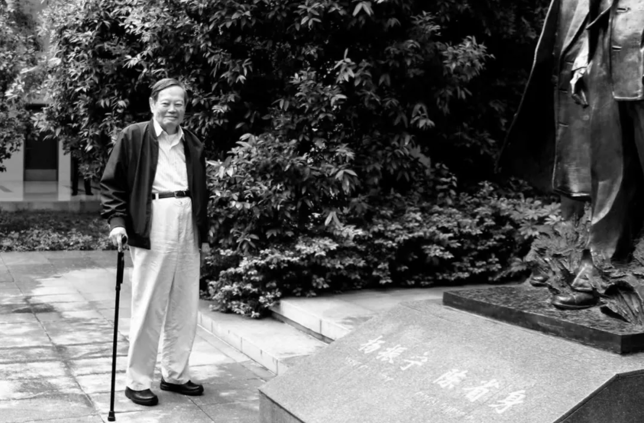 杨振宁为什么连续32年担任东莞理工学院名誉校长<strong></p>
<p>国泰君安股票</strong>？