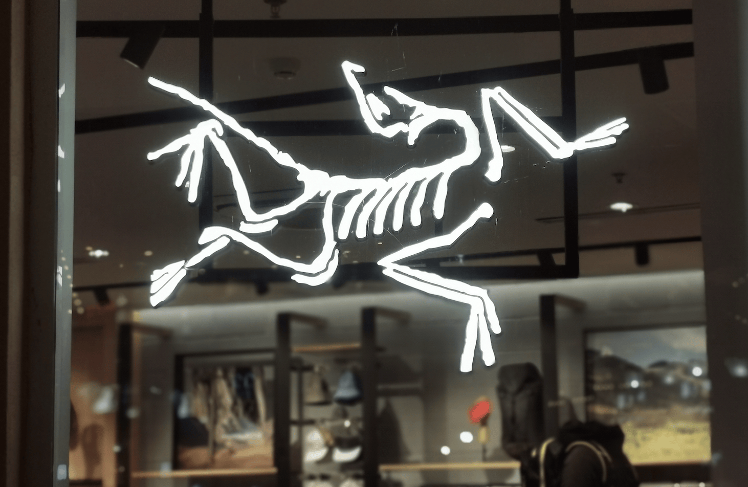 “烟花秀”之后<strong></p>
<p>国泰君安股票</strong>,始祖鸟大中华区总经理佘移峰离职