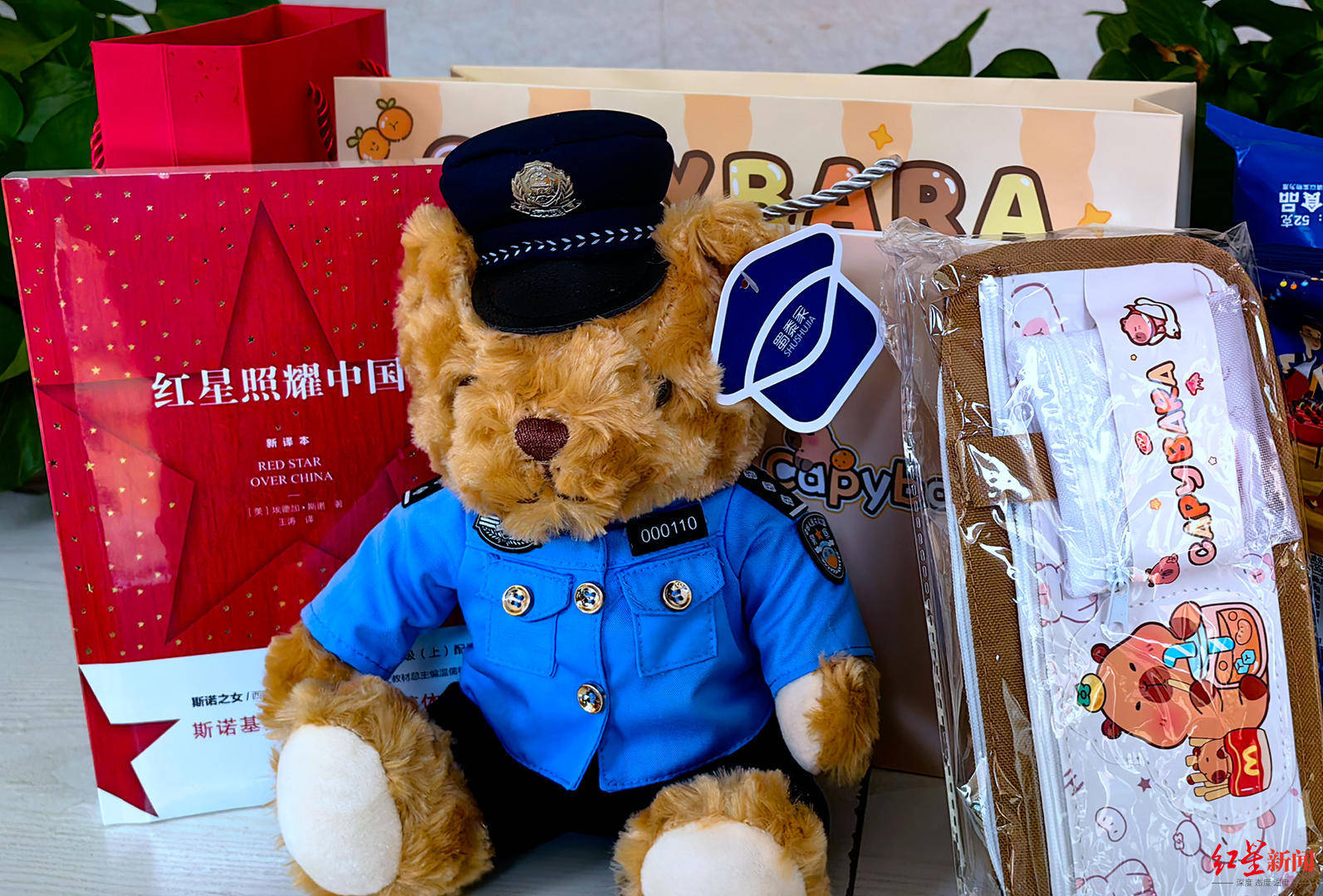 初二男生捡到1.4万余元现金<strong></p>
<p>海格通信股票</strong>，淡定拍视频后报警物归失主，民警送“奖”到校园