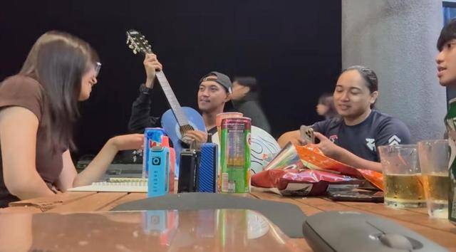 上海女生国外丢失手机<strong></p>
<p>海格通信股票</strong>,找回后发现多了两段视频,网友:结局意想不到……