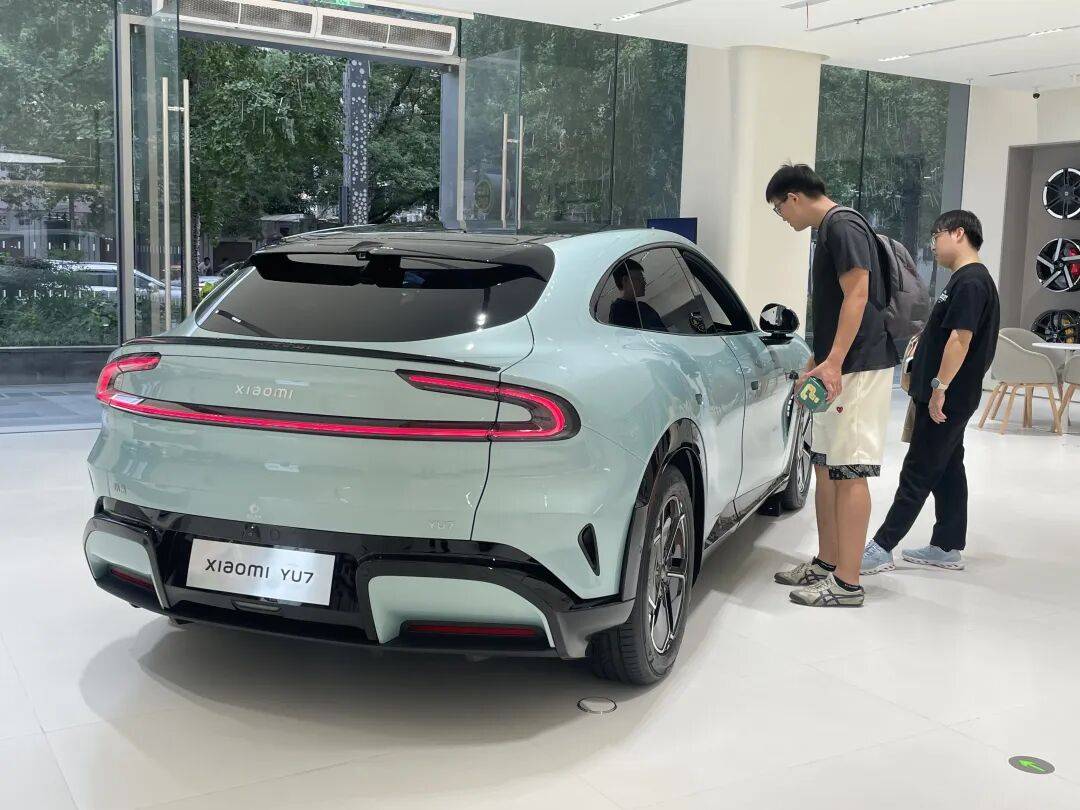 车轮飞滚十余米!武汉小米SU7断轴撞护栏<strong></p>
<p>海格通信股票</strong>,一月内两起脱落事故,官方回应仍含糊