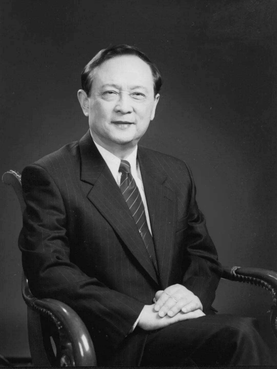 重大损失<strong></p>
<p>保变电气股票</strong>！周国治先生在美去世