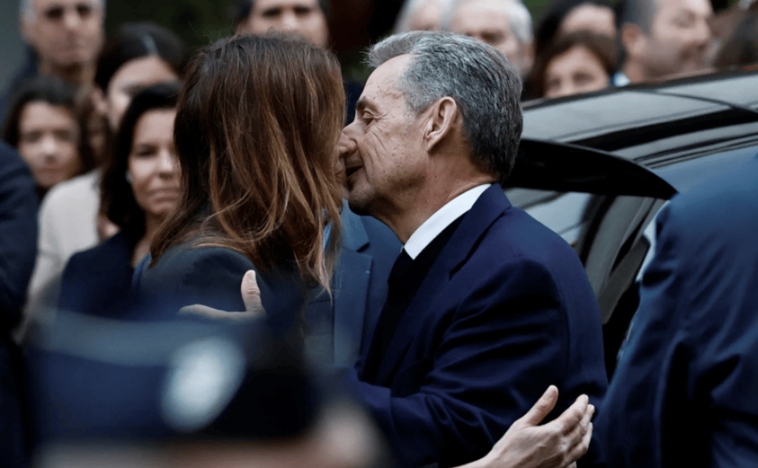 70岁法国前总统萨科齐的“坐牢style”：入狱前密会马克龙<strong></p>
<p>博通股票</strong>，入狱后开始写书