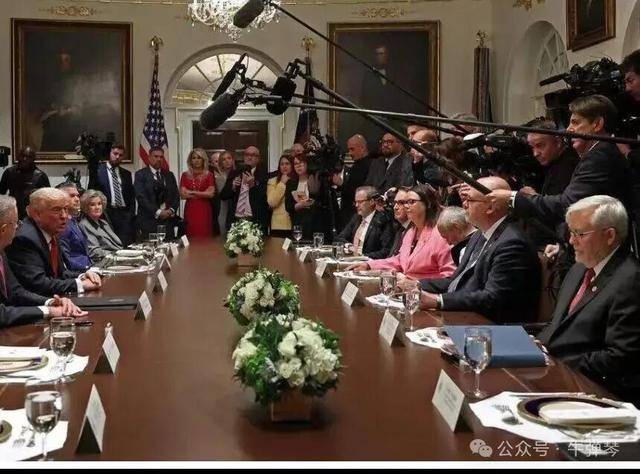 他被特朗普当众羞辱<strong></p>
<p>博通股票</strong>，全场都在哄笑