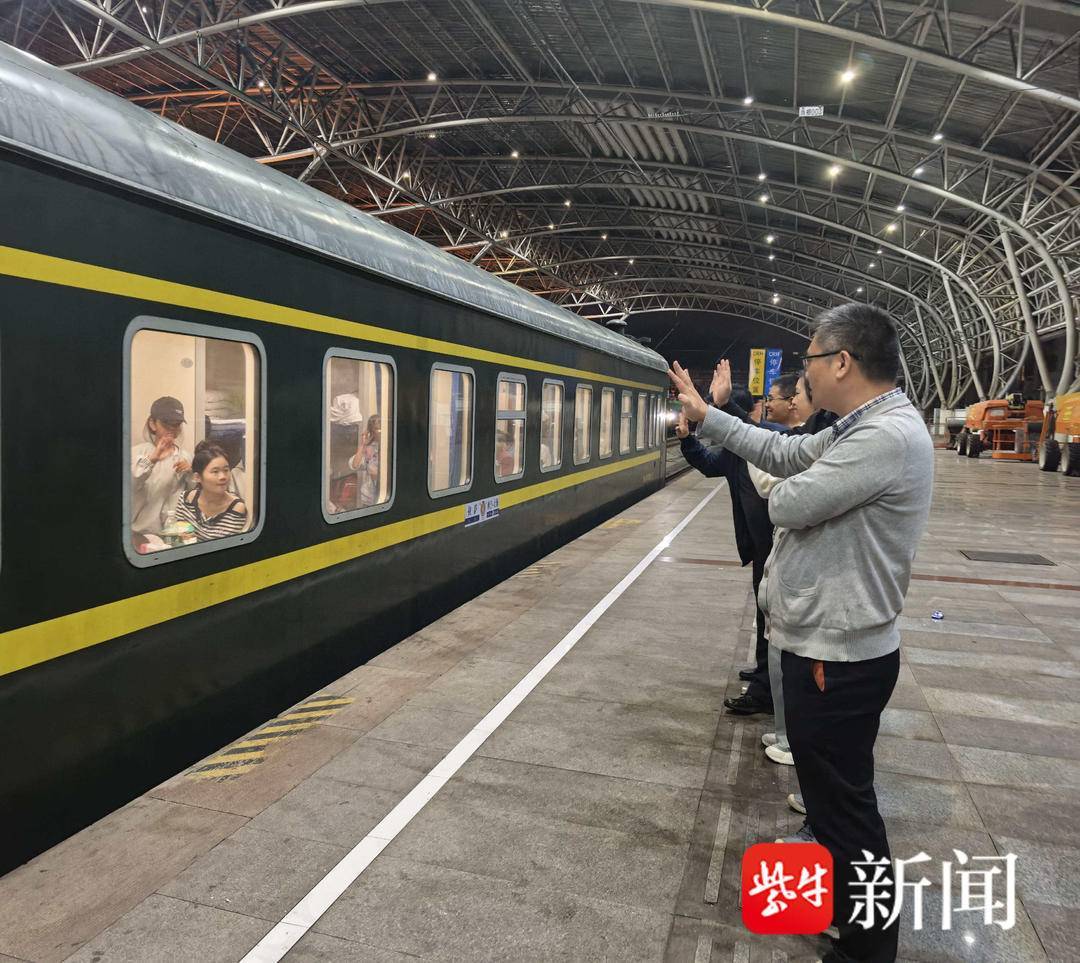 “叔叔是江苏的<strong></p>
<p>博通股票</strong>，将来一定带你们去看看！”镇江警官不忘承诺，四次组织近百名藏区学子来苏研学