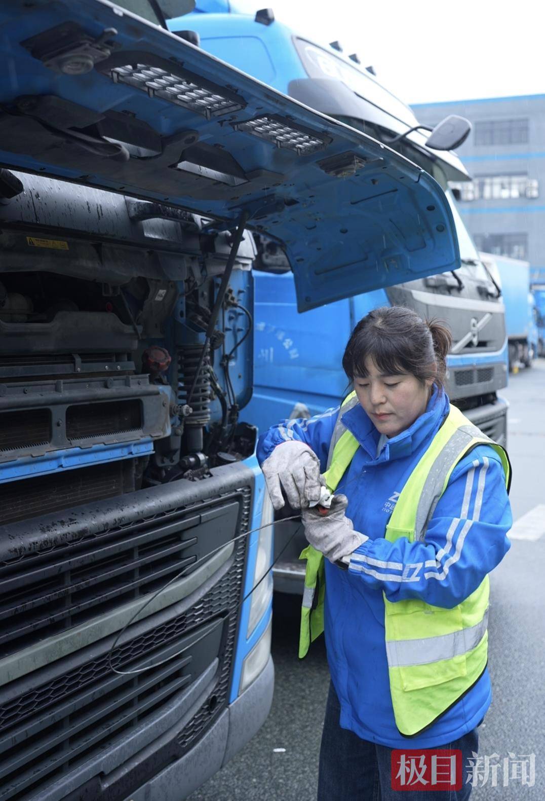 湖北90后姑娘驾驭21米重卡货车<strong></p>
<p>博通股票</strong>，3年多行驶里程相当于绕地球约10圈，始终保持零事故