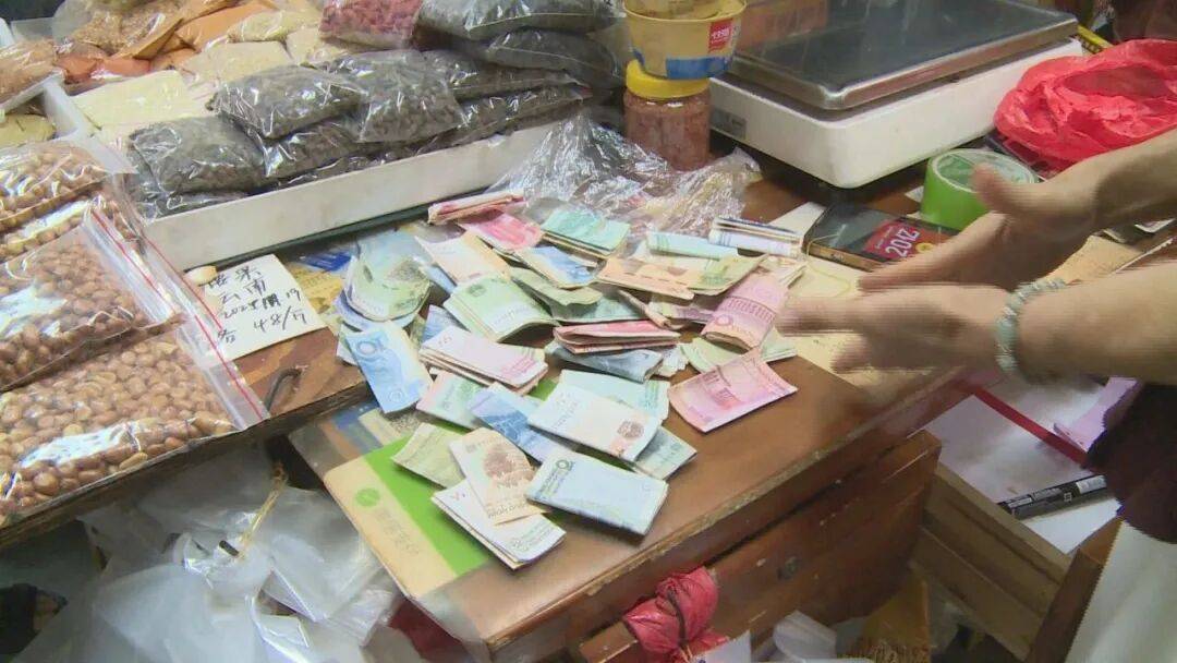 广东一男子两三年持续往批发店无故扔钱<strong></p>
<p>广电运通股票</strong>，店主：每次他都不承认，还钱还把钱送回来