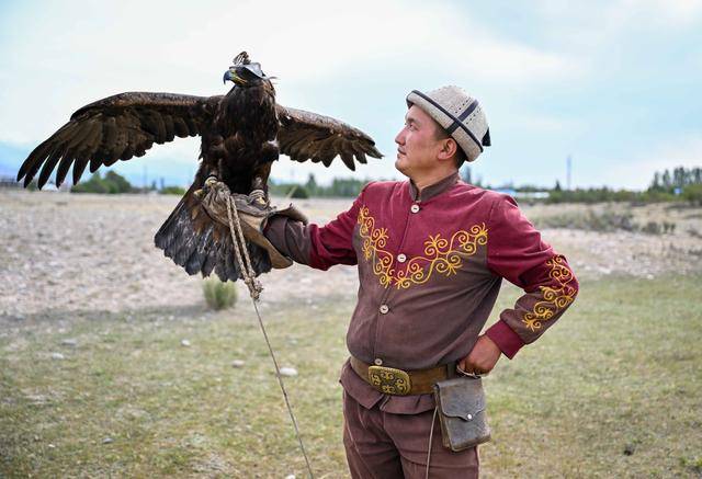 青年说 | 到中亚<strong></p>
<p>宝信软件股票</strong>，奔赴一场激动人心的“探秘”