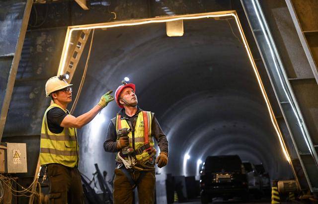 青年说 | 到中亚<strong></p>
<p>宝信软件股票</strong>，奔赴一场激动人心的“探秘”