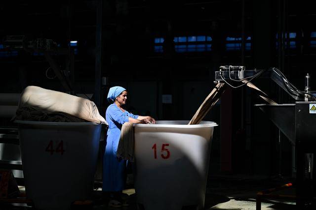 青年说 | 到中亚<strong></p>
<p>宝信软件股票</strong>，奔赴一场激动人心的“探秘”