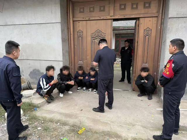 临沂俩小伙偷摸去派出所门口放下<strong></p>
<p>宝信软件股票</strong>了…