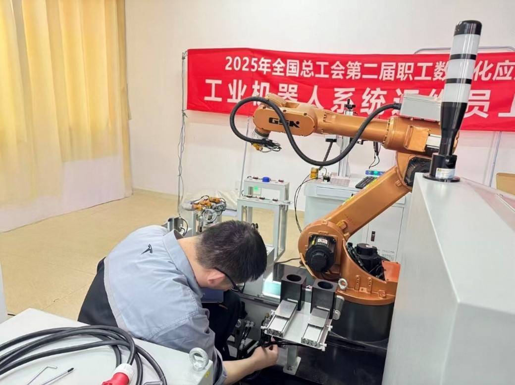 上海机器人系统运维选手集训有序推进<strong></p>
<p>宝信软件股票</strong>，“破阵”指日可待