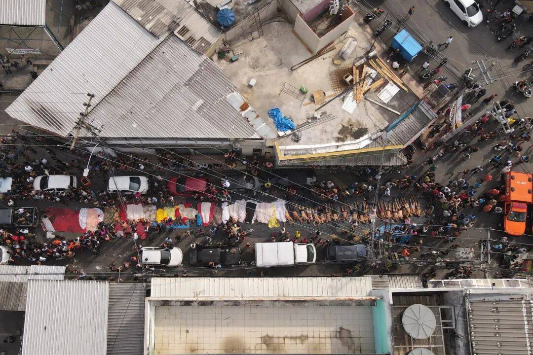 巴西强力“剿匪”！里约热内卢警匪激战<strong></p>
<p>股票交易平台</strong>，已有120多人死亡，总统卢拉发声，现场画面曝光→