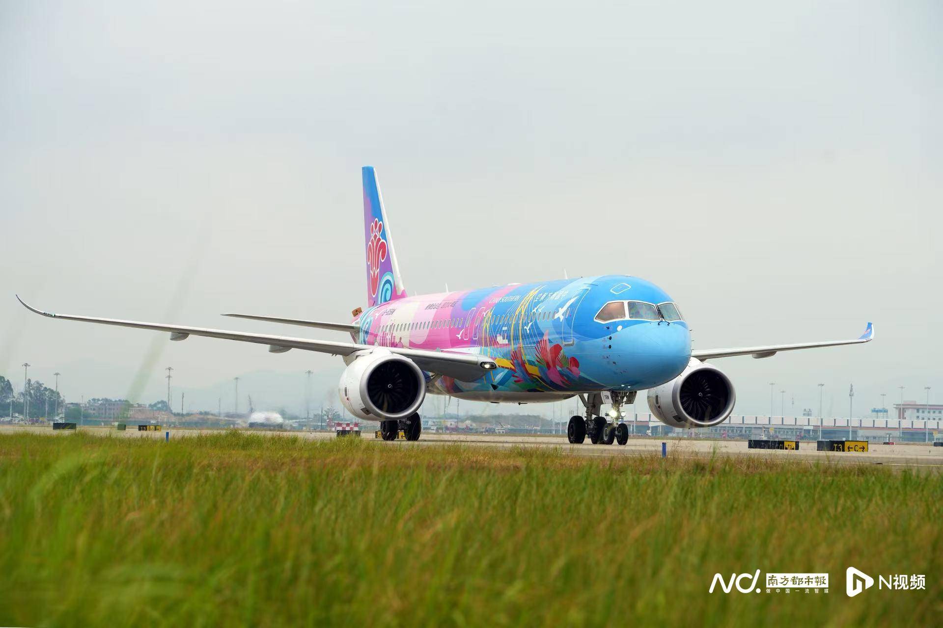 广州白云机场起飞<strong></p>
<p>新大陆股票</strong>!国内首架C919全运会主题彩绘机首航